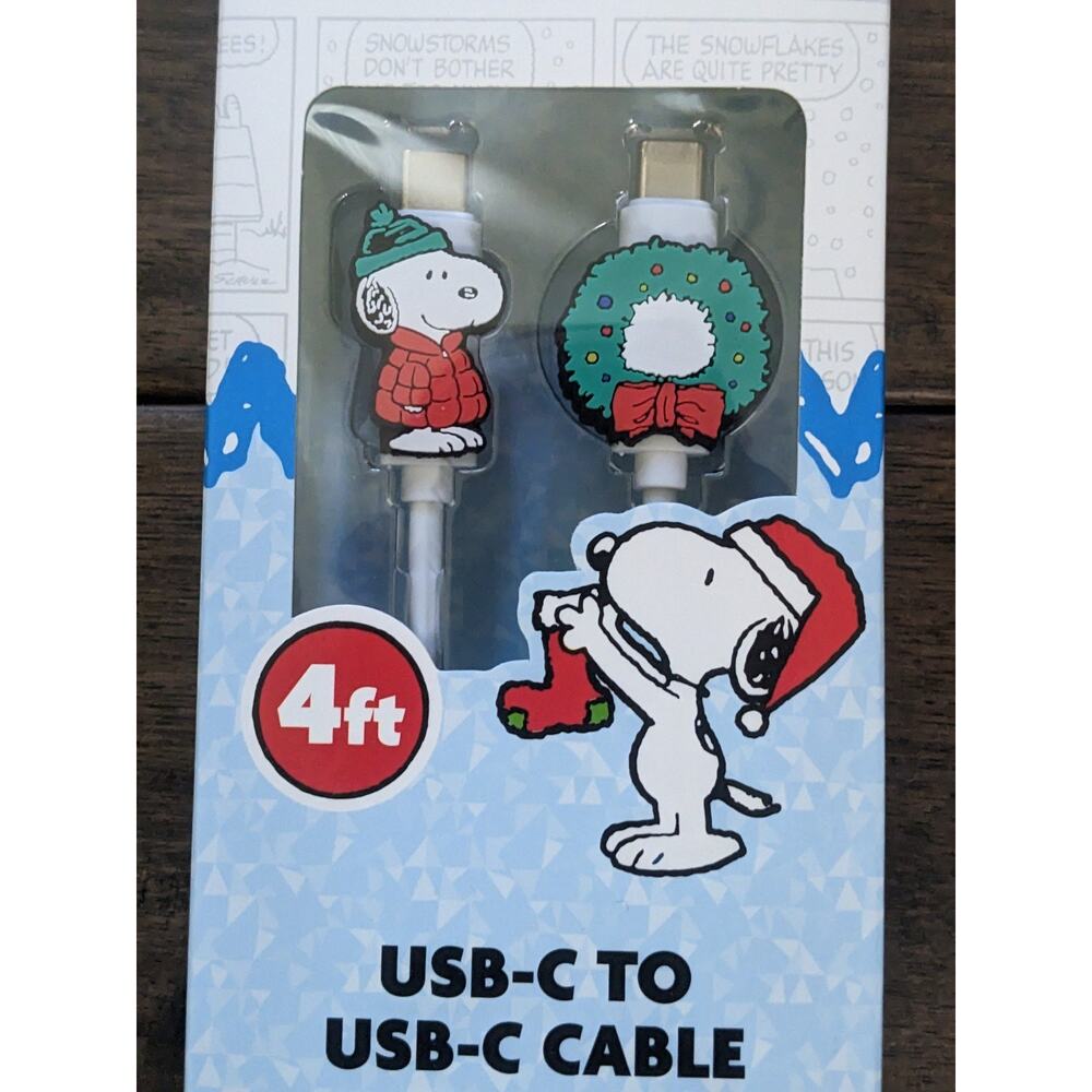 New Peanuts Snoopy USB-C Cable 4ft Holiday Christmas Wreath Stocking Authentic